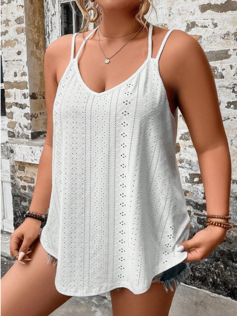 🦋 Double-Strap Eyelet Cami - Picture 3 of 7